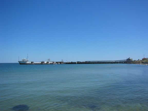 Flat ferry, flat dock